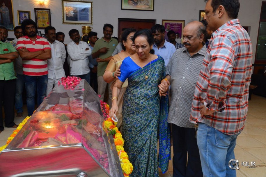 Celebrities-Pay-Homage-to-Vijaya-Nirmala-Garu